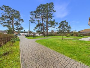Long Driveway- click for photo gallery